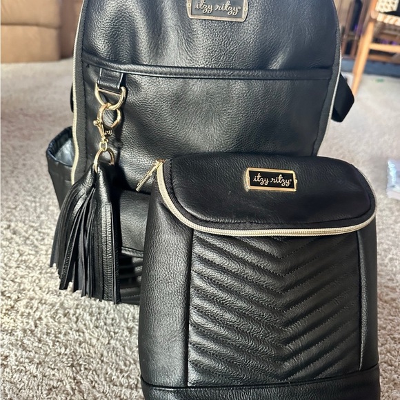 Itzy Ritzy Handbags - Itzy Ritzy Boss Diaper Bag and
Bottle Bag set in Black with gold accents